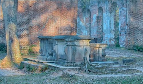 Burial Tomb Mid 1700 Church Ruin 6.5 6.5 5.5 18.5 Judy Boufford  Pictorial Gold