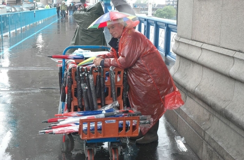 Rainy day on Tower Bridge London England 18.5 Roy Oldfield Pictorial Gold